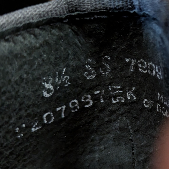 Munro Cerise Black Velvet Slip On Low Heeled Loafer Size 8.5 SS - Picture 10 of 11